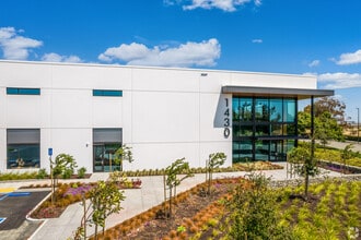 2115 North Loop Rd, Alameda, CA for lease Building Photo- Image 2 of 5