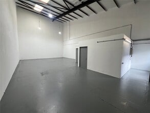 Featherbed Ln, Shrewsbury for lease Interior Photo- Image 2 of 5