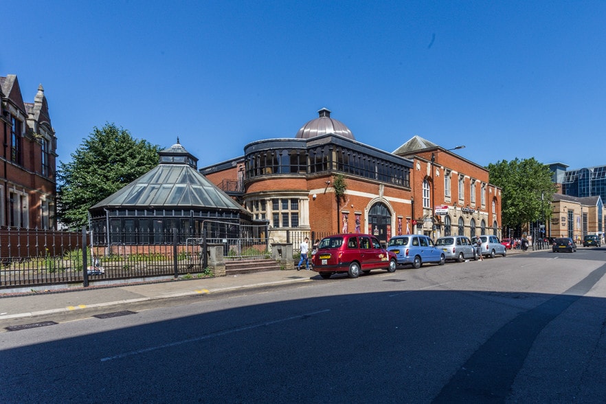 42 Broadway, Peterborough for sale - Building Photo - Image 2 of 6