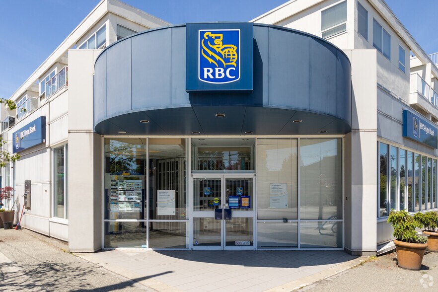 4515-4517 W 10th Ave, Vancouver, BC à louer - Photo du bâtiment - Image 2 de 5