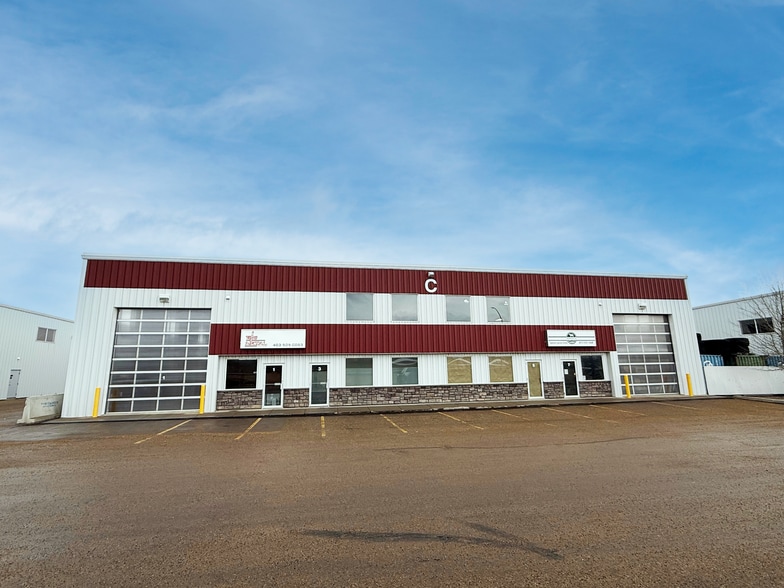 37 Burnt Basin St, Red Deer County, AB for lease - Building Photo - Image 2 of 7