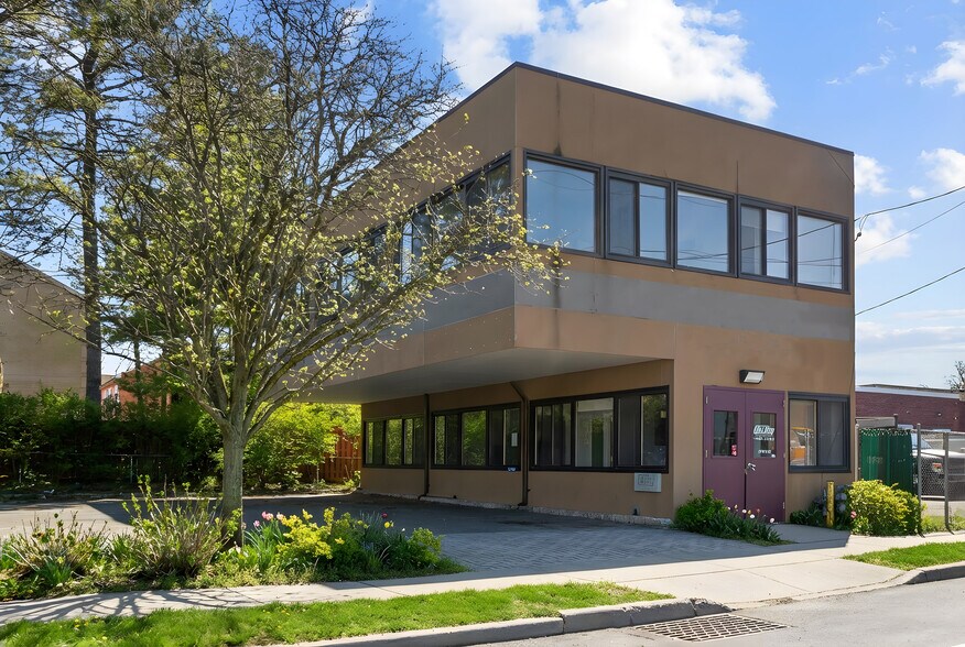 104 Harbor Rd, Port Washington, NY à louer - Photo du bâtiment - Image 3 de 11