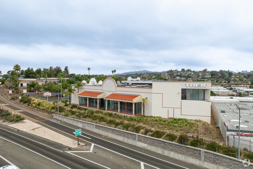 1617 Capalina Rd, San Marcos, CA à louer - Photo du bâtiment - Image 2 de 8