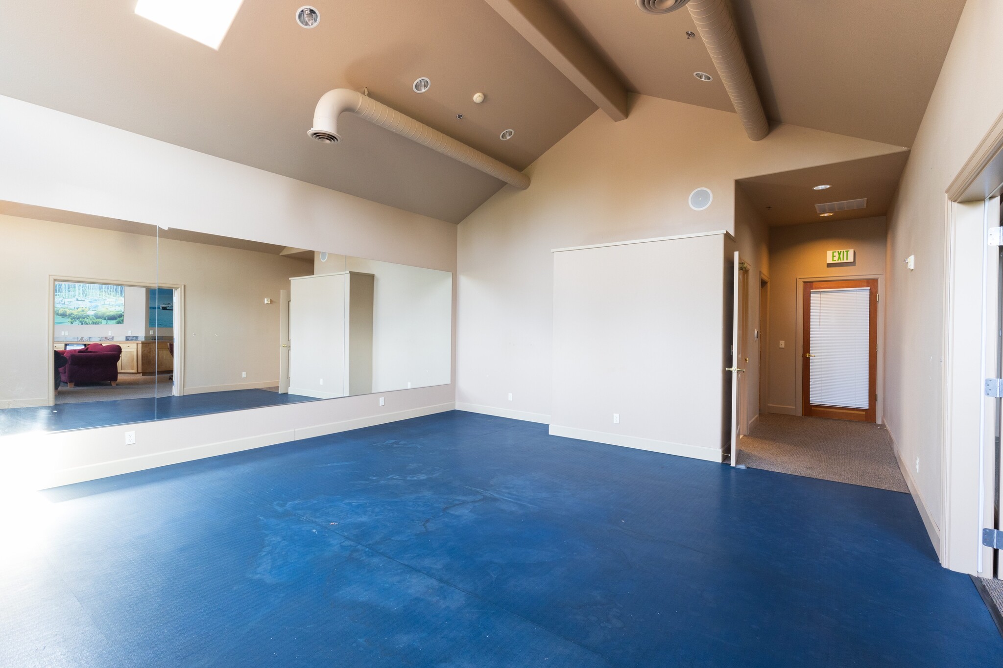 360 Knechtel Way NE, Bainbridge Island, WA à vendre Photo du bâtiment- Image 1 de 6