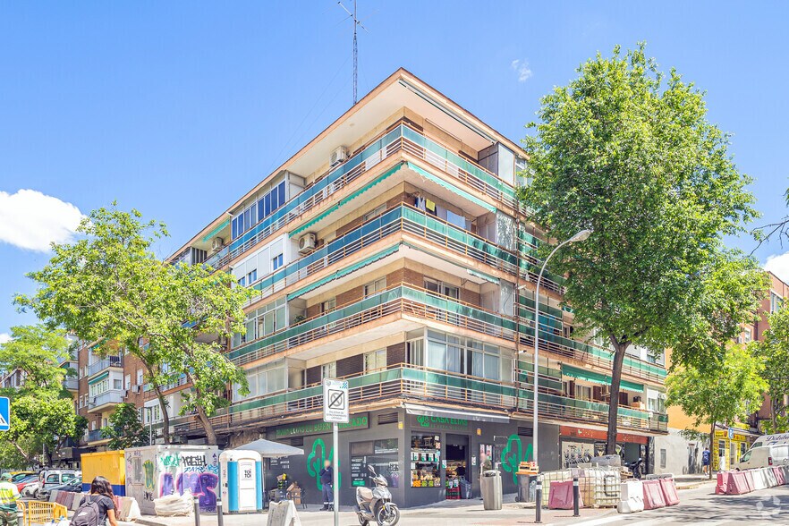 Calle de Esteban Collantes, 12, Madrid, Madrid for sale - Primary Photo - Image 1 of 4