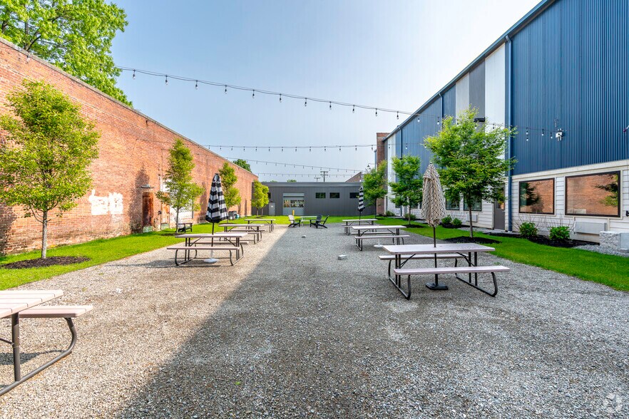 83 Morse St, Norwood, MA à louer - Photo du bâtiment - Image 2 de 3