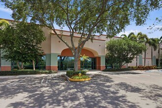 2704-2784 Executive Way, Miramar, FL à louer Photo intérieure- Image 2 de 6