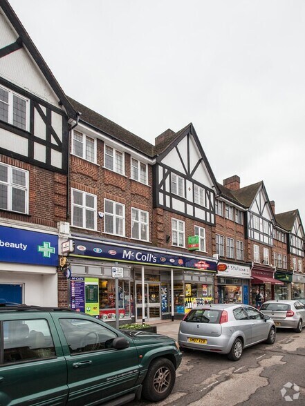 23 High St, Esher à louer - Photo principale - Image 1 de 1