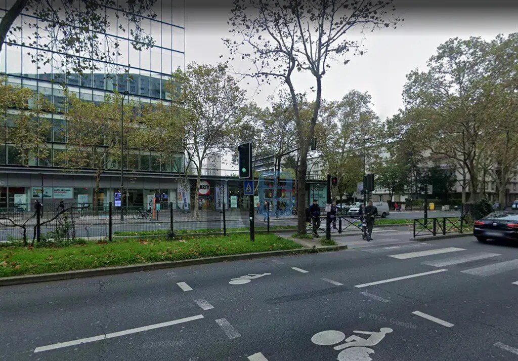 Retail in Boulogne-Billancourt for lease Building Photo- Image 1 of 3