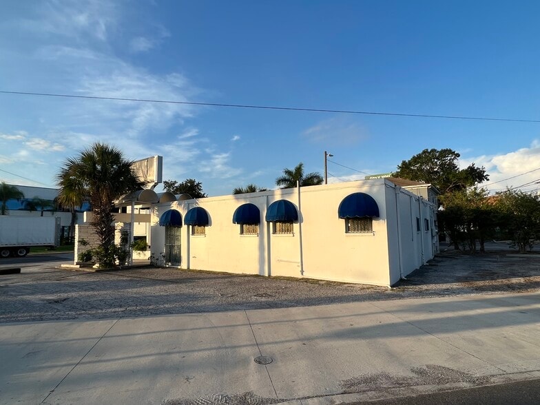 3901 Henderson Blvd, Tampa, FL for lease - Building Photo - Image 3 of 9