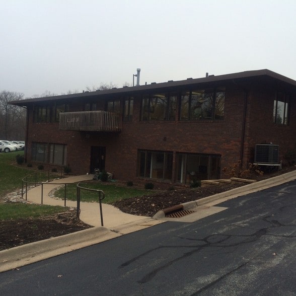 604 35th Ave, Moline, IL for lease - Primary Photo - Image 1 of 15