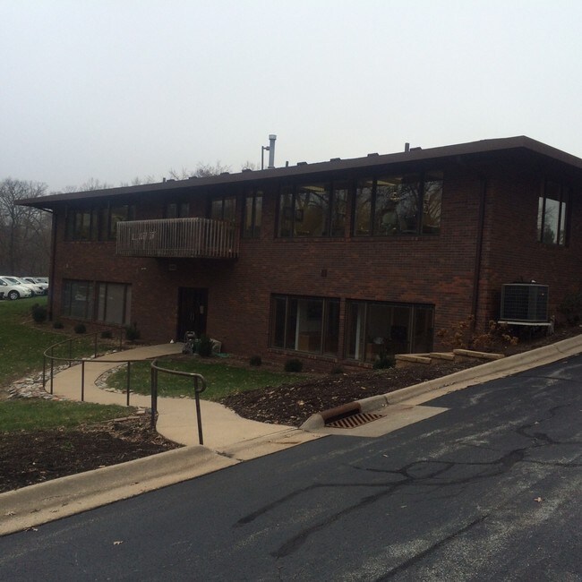 Plus de détails pour 604 35th Ave, Moline, IL - Bureau à louer