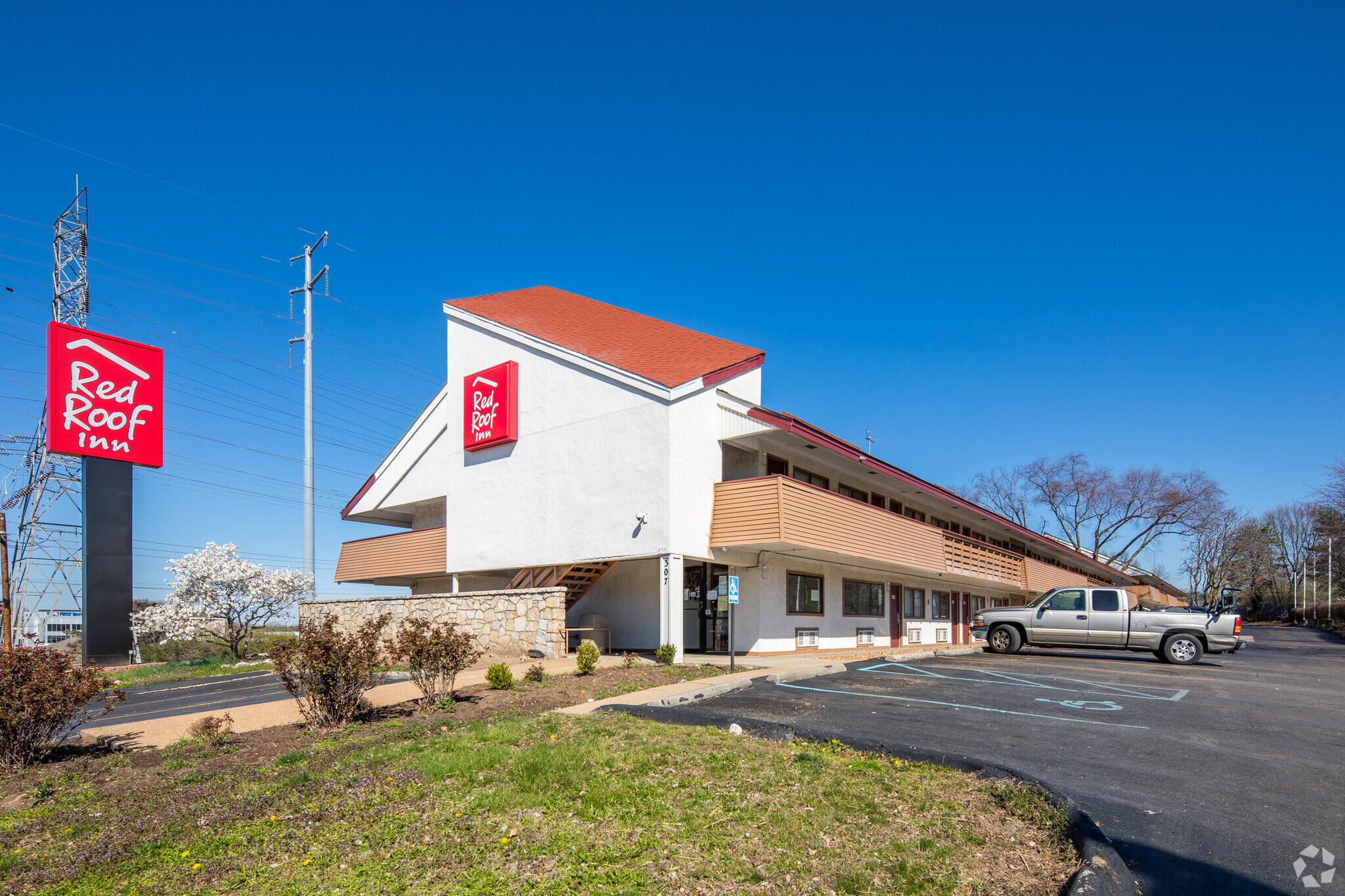 307 Dunn Rd, Florissant, MO for sale Primary Photo- Image 1 of 5