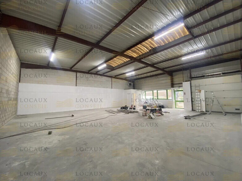 Flex in Le Blanc-Mesnil for lease - Interior Photo - Image 2 of 6