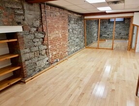 430-432 Rue Sainte-Hélène, Montréal, QC for lease Interior Photo- Image 2 of 6