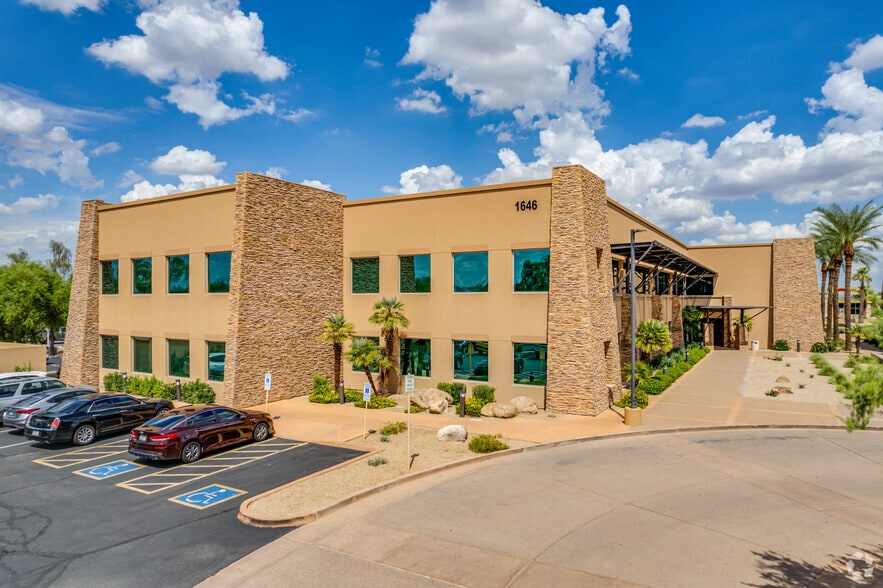 1646 N Litchfield Rd, Goodyear, AZ for lease - Building Photo - Image 3 of 13