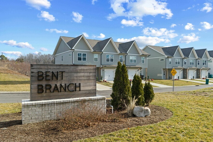 8407-8456 Whisper Ln, Powell, TN for sale - Building Photo - Image 2 of 37