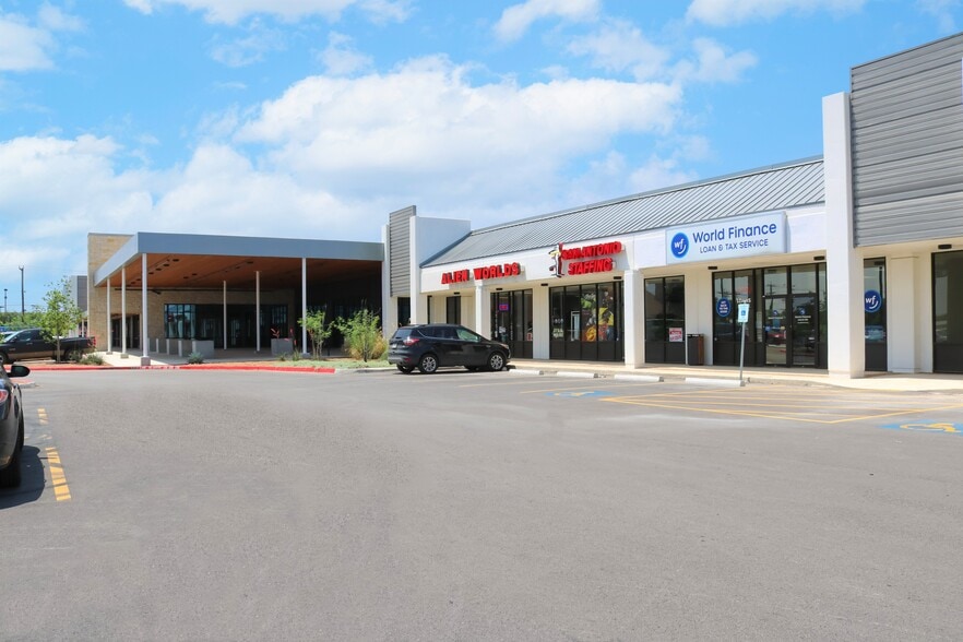 Westlakes Landing Center portfolio of 3 properties for sale on LoopNet.ca - Building Photo - Image 2 of 7