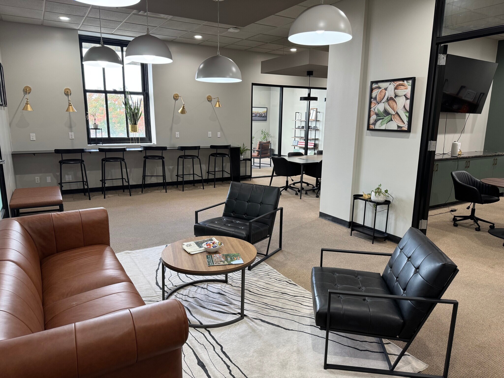 1012 11th St, Modesto, CA à louer Photo du bâtiment- Image 1 de 48