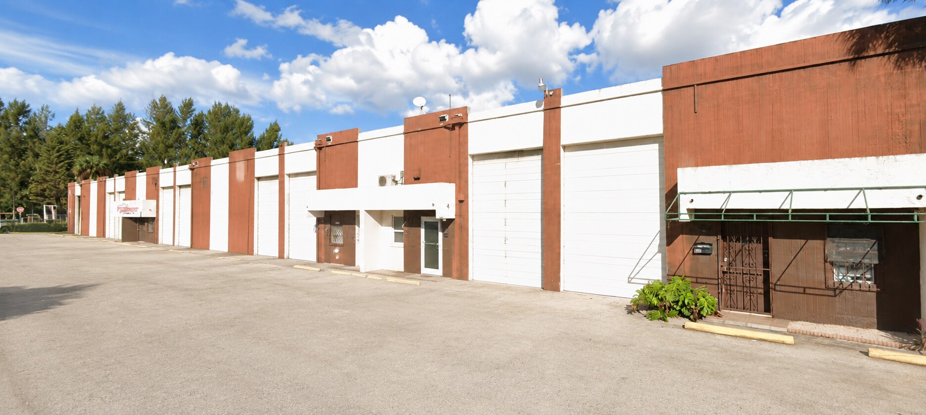 8012-8076 W 21st Ave, Hialeah, FL à vendre Photo du bâtiment- Image 1 de 2