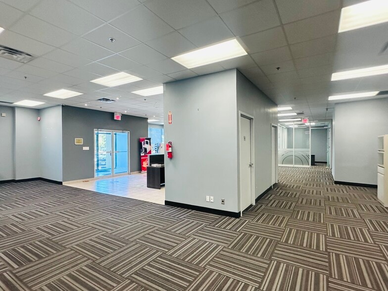 180 Traders Blvd E, Mississauga, ON for lease - Interior Photo - Image 3 of 20