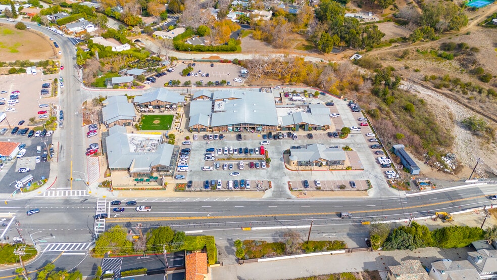 30745 Pacific Coast Hwy, Malibu, CA for lease - Building Photo - Image 2 of 8