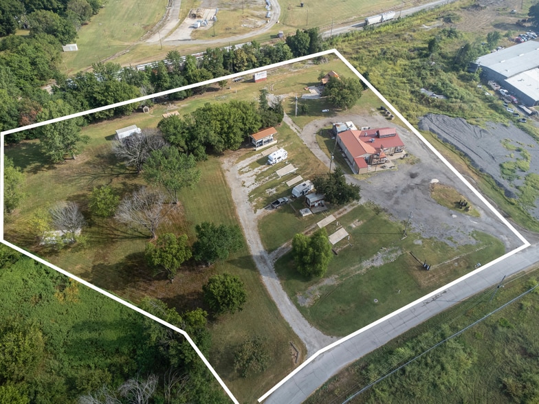 806 E Industry Rd, Henryetta, OK for sale - Aerial - Image 2 of 8