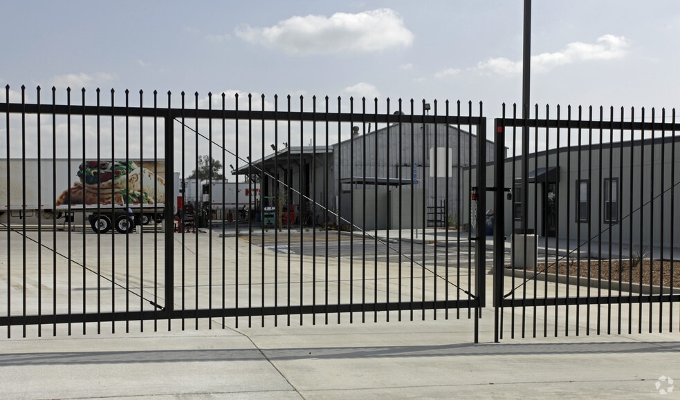 10541-10641 Mulberry Ave, Fontana, CA for lease - Building Photo - Image 2 of 2