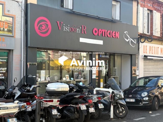 Retail in Marseille for lease Building Photo- Image 1 of 7