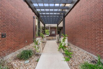 503 E Palm Valley Blvd, Round Rock, TX for lease Building Photo- Image 2 of 8