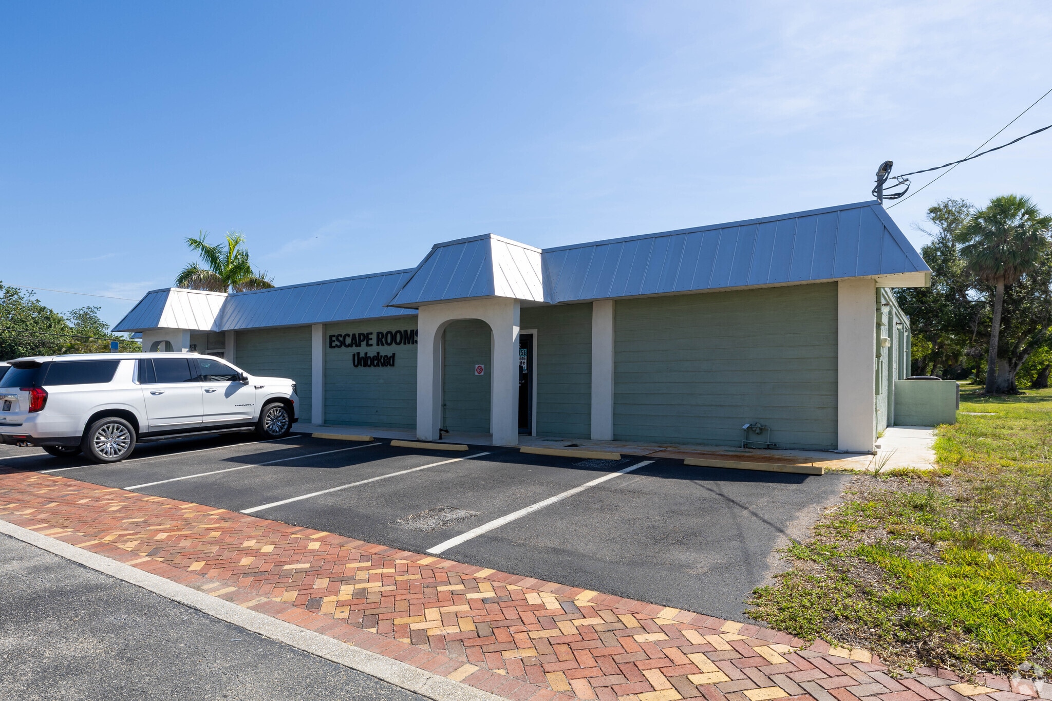 401 E Olympia Ave, Punta Gorda, FL for lease Building Photo- Image 1 of 10