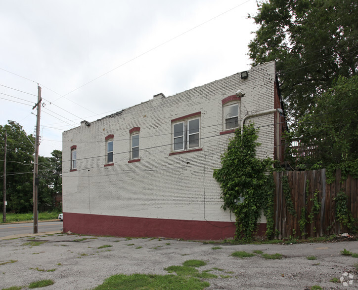 2115-2125 E 31st St, Kansas City, MO à louer - Photo du bâtiment - Image 2 de 17