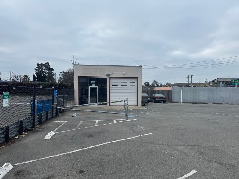 2829 Castro Valley Blvd, Castro Valley, CA à louer - Photo du bâtiment - Image 3 de 12