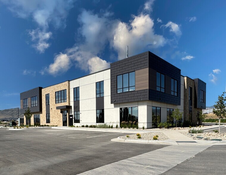 5089 W 11800 S, Herriman, UT à vendre - Photo du bâtiment - Image 2 de 8