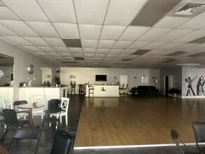 8963-8975 Kingsridge Dr, Miamisburg, OH à louer Photo du bâtiment- Image 2 de 4