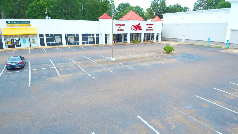 1189 E County Line Rd, Jackson, MS à louer - Photo du bâtiment - Image 2 de 6