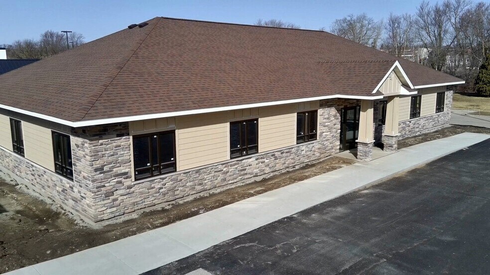 307 N Mantorville Ave, Kasson, MN à louer - Vidéo sur l’inscription commerciale - Image 2 de 8