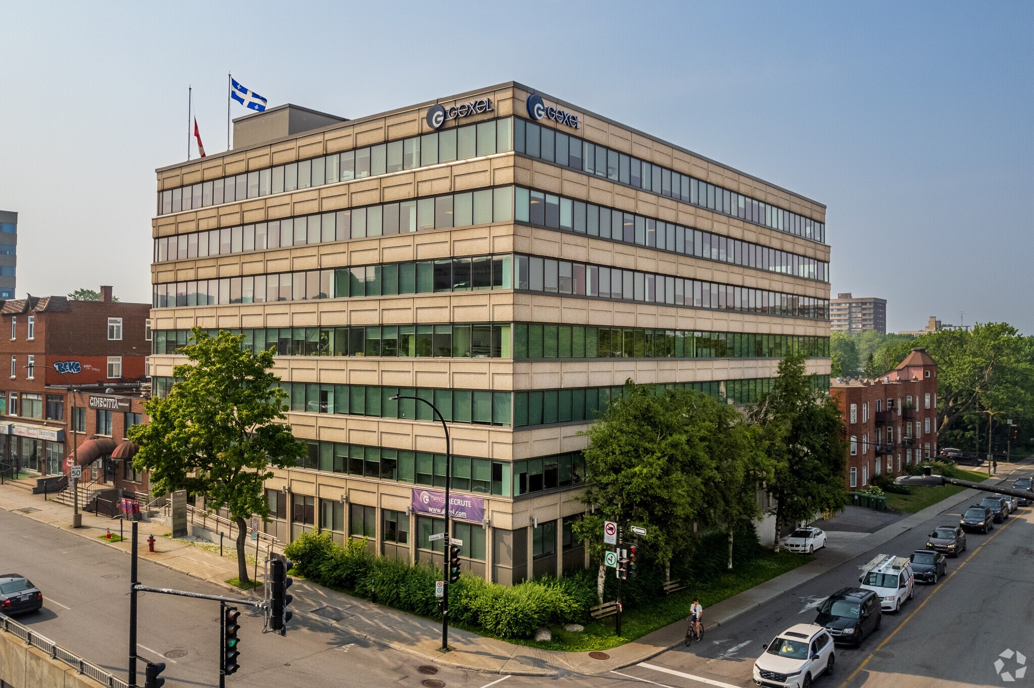 5250 Boul Décarie, Montréal, QC à louer Photo du bâtiment- Image 1 de 15