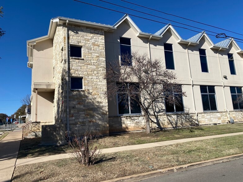 703 S Church St, Georgetown, TX for lease - Primary Photo - Image 1 of 7