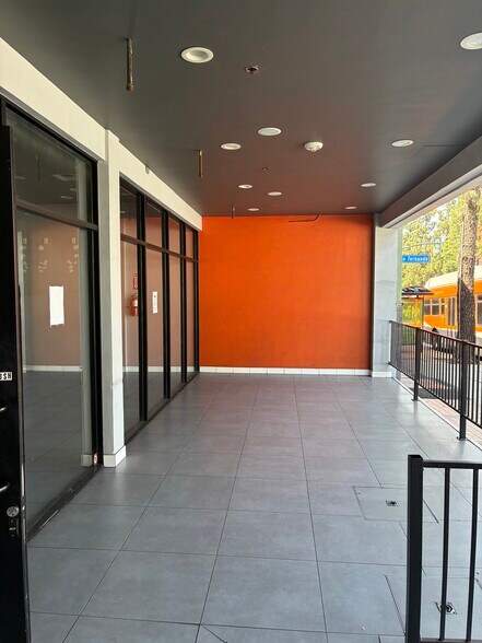 208-224 E Olive Ave, Burbank, CA à louer - Photo du bâtiment - Image 3 de 8