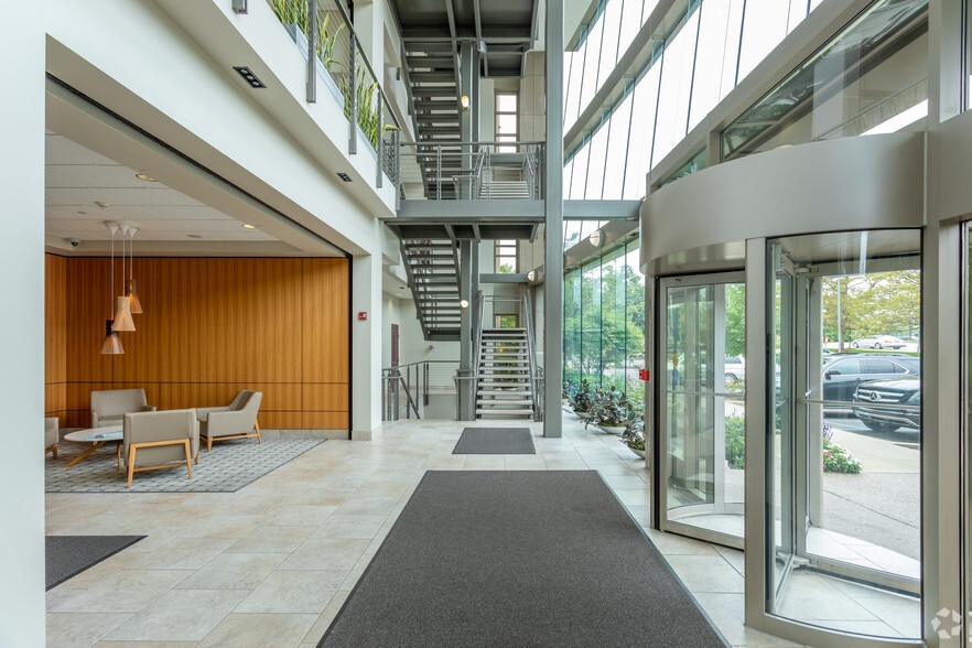 2723 S State St, Ann Arbor, MI à louer - Hall d’entrée - Image 3 de 11