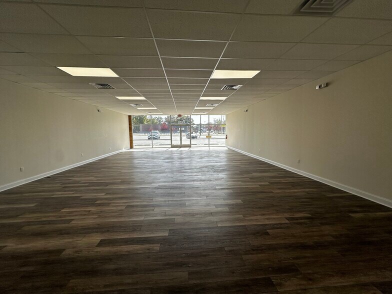 418-430 W Thomas St, Rocky Mount, NC for lease - Interior Photo - Image 2 of 6