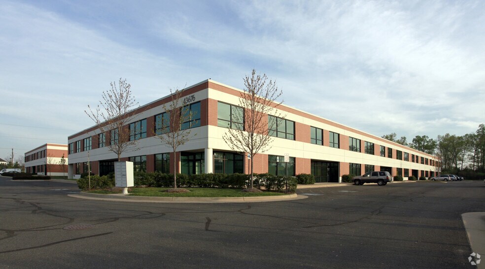 43676 Trade Center Pl, Sterling, VA à vendre - Photo du bâtiment - Image 1 de 2