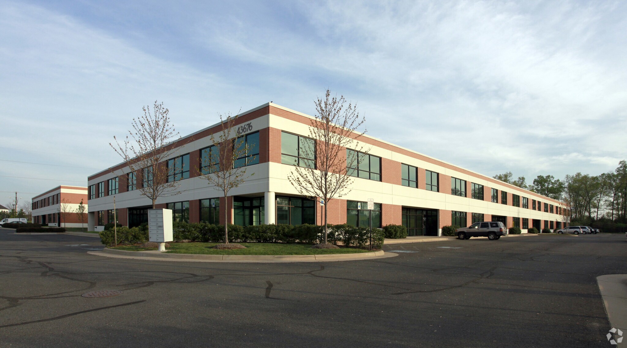 43676 Trade Center Pl, Sterling, VA à vendre Photo du bâtiment- Image 1 de 3