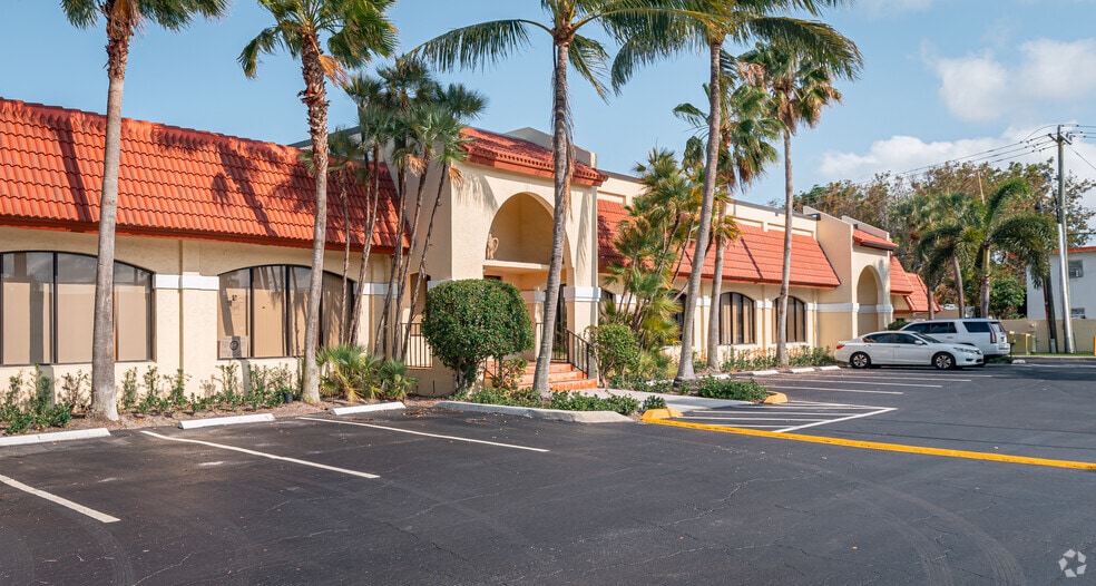1700 N Dixie Hwy, Boca Raton, FL for lease - Primary Photo - Image 1 of 26