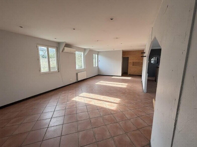 Office in La Teste-de-Buch for lease - Interior Photo - Image 1 of 4