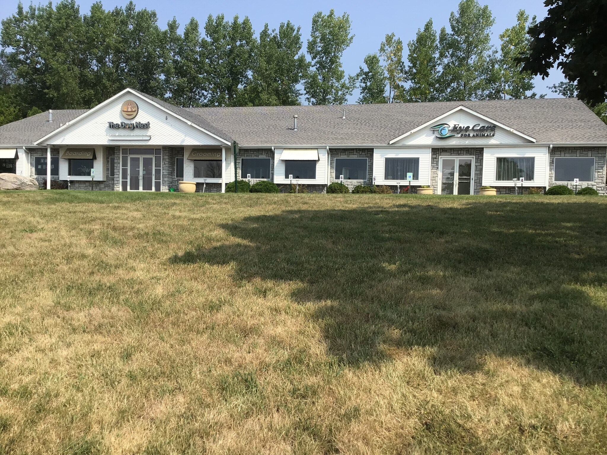 21160 W Capitol Dr, Brookfield, WI à vendre Photo principale- Image 1 de 33