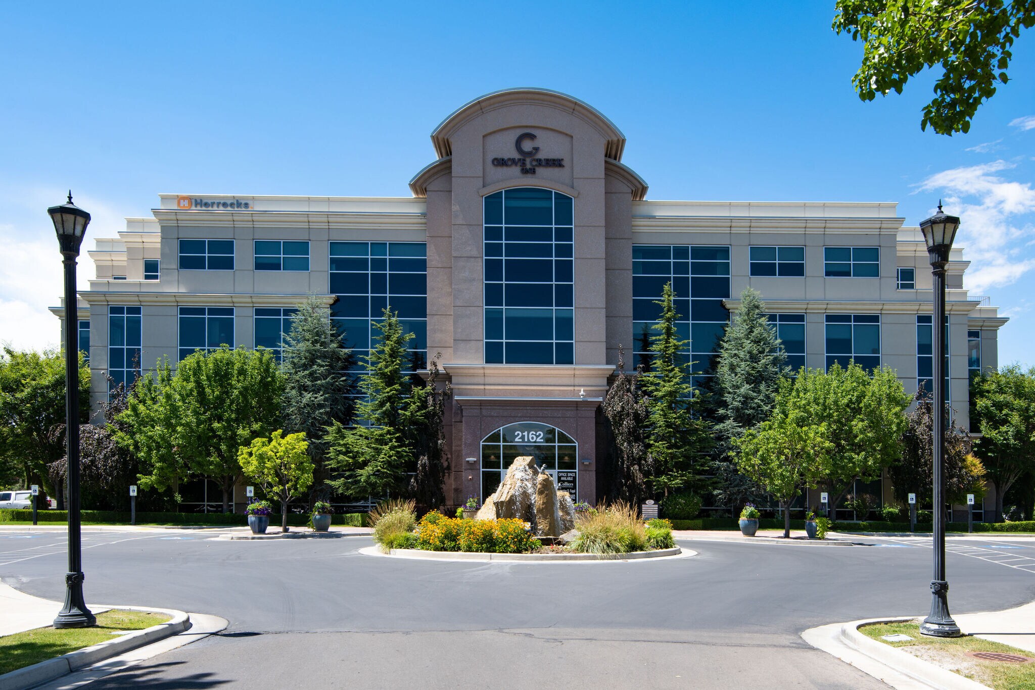 2162-2180 Grove Pky, Pleasant Grove, UT à vendre Photo du bâtiment- Image 1 de 18