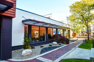 203 S Lafayette St, Greenville, MI à louer Photo du bâtiment- Image 1 de 4