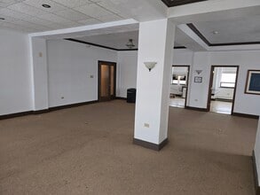 164 Division St, Elgin, IL à louer Photo intérieure- Image 2 de 13